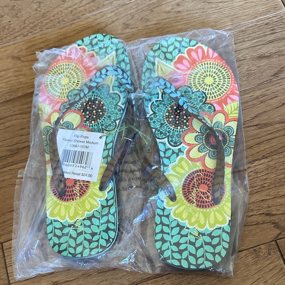 Vera Bradley Medium Flip Flop. NWT